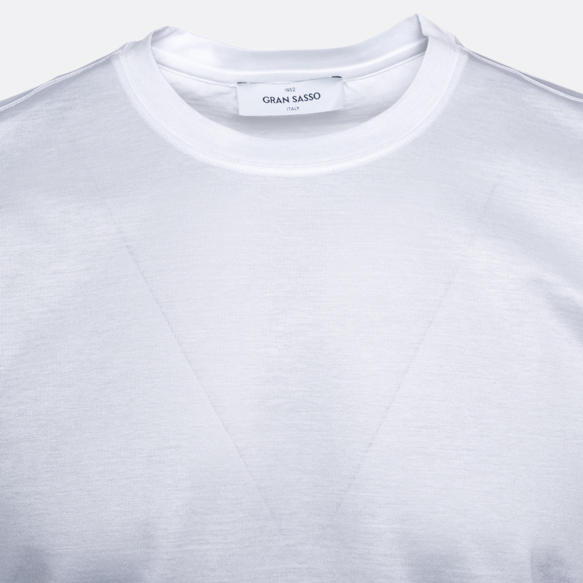Close-up of a white crewneck t-shirt by The Gran Sasso, showing the inner neck label and the soft, textured fabric. Gran Sasso T-Shirt available at Sakks Menswear in Southampton.